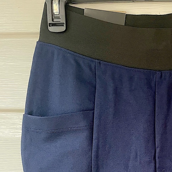 Banana Republic | NWT Navy Ponte Leggings with Black Elastic Waistband - Picture 3 of 8